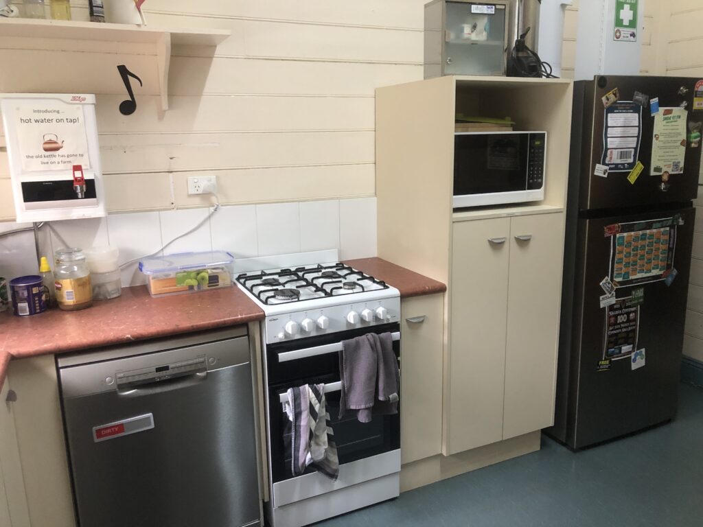 3MDR kitchen with hot water urn, dishwasher, stove, oven, microwave and fridge